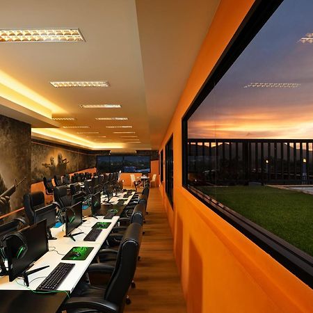 Gamers Paradise Hotel Chalong Exterior foto